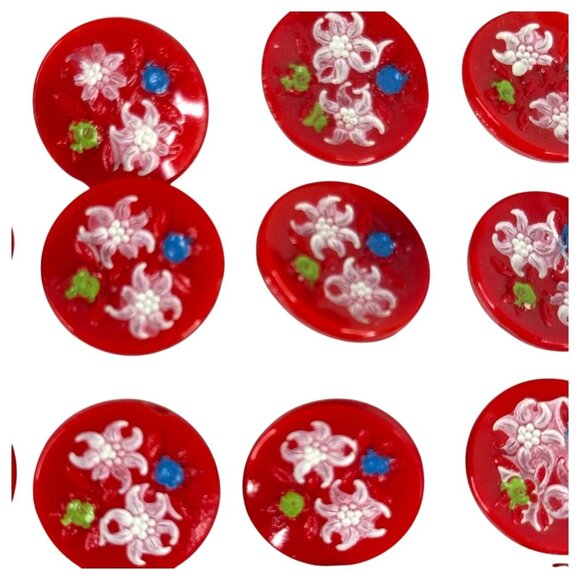 VTG Mode Red Buttons Hand Painted Floral Design On Original Card Czechoslovakia - Picture 2 of 4